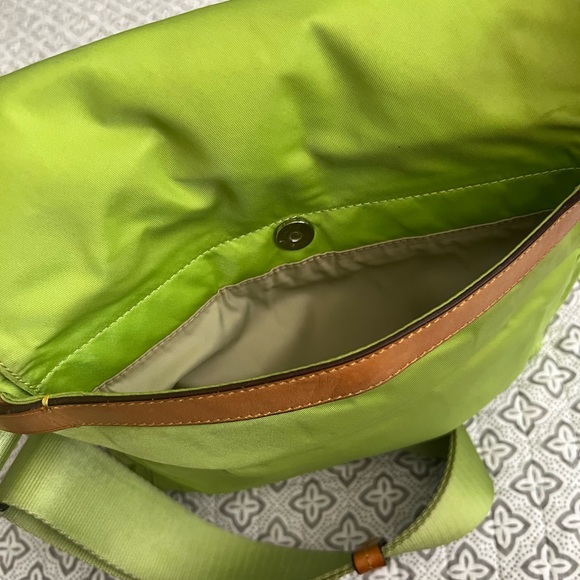 Tumi Crossbody Bag Purse Green Nylon Wide Adjustable Strap Pockets Leather Trim - Picture 7 of 12